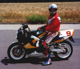 CBR 900