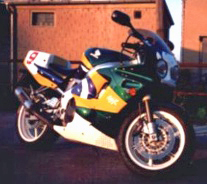 CBR 900